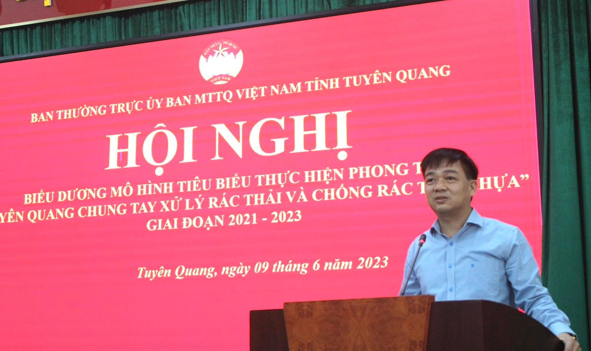 Ông Nguyễn Hưng Vượng, Trưởng Ban Dân vận Tỉnh ủy, Chủ tịch Ủy ban MTTQ tỉnh Tuyên Quang phát biểu tại Hội nghị.