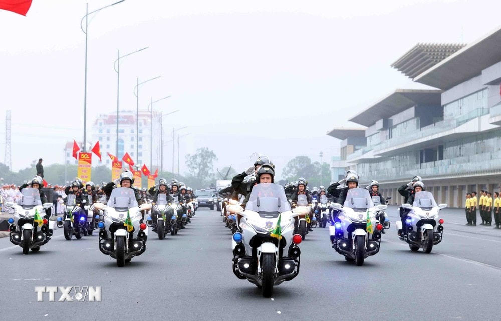 ttxvn_tong_duyet_dieu_binh_10.jpg
