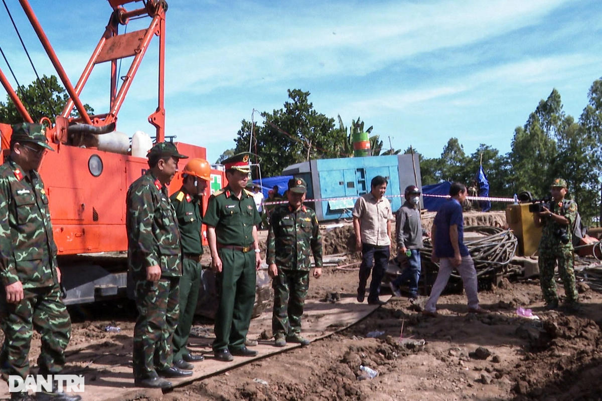 Thiếu tướng Nguyễn Minh Triều có mặt tại hiện trường (Ảnh: Nguyễn Hành). Nguồn: Dân Trí.