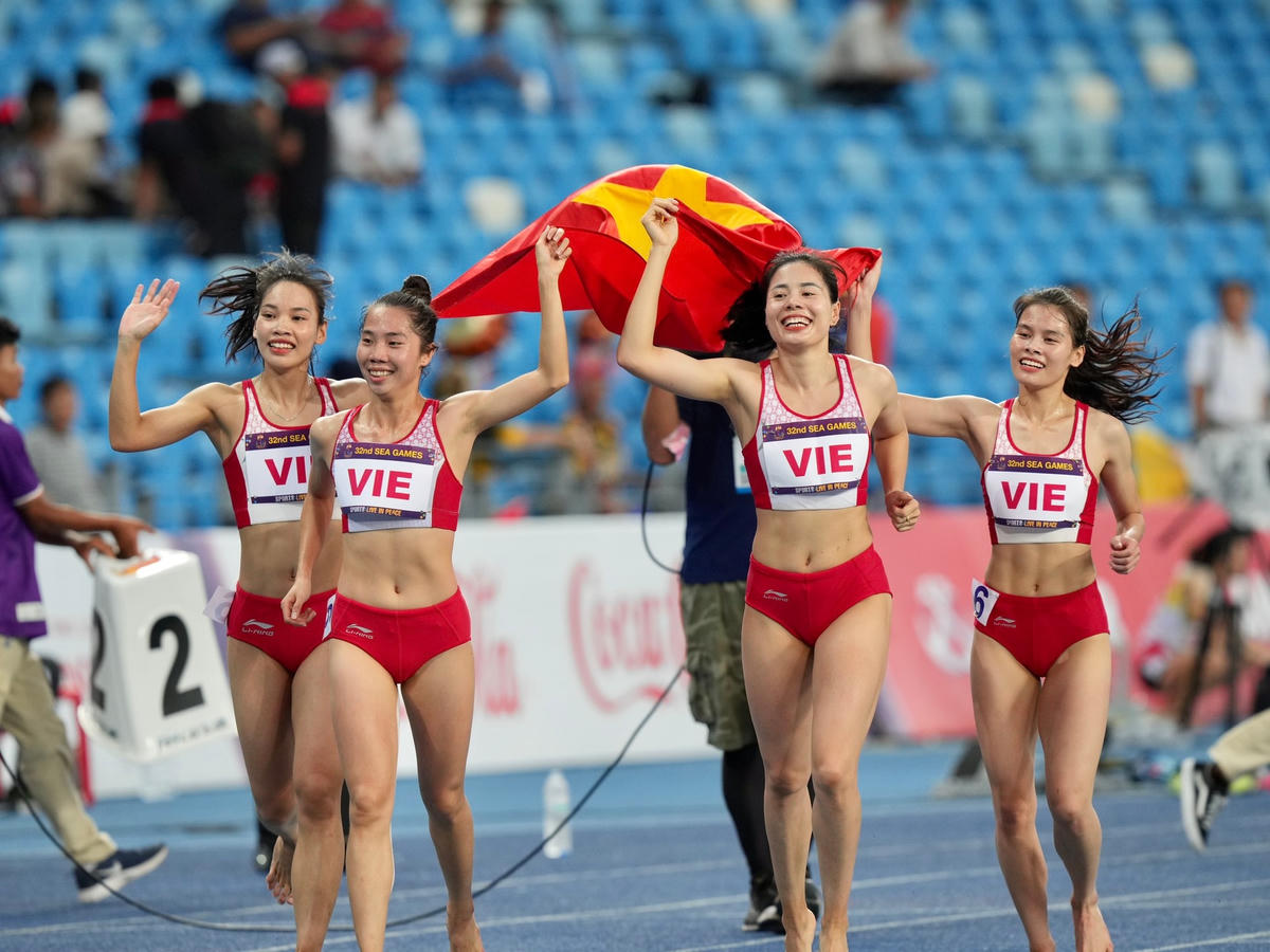 12 HCV là thành tích của đội tuyển điền kinh Việt Nam tại SEA Games 32.  