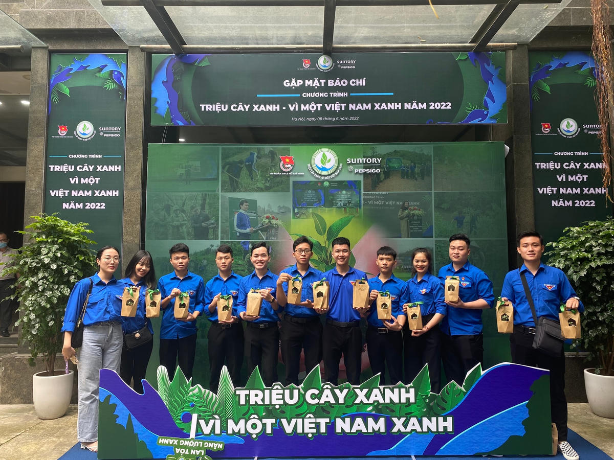 Các bạn thanh niên cam kết đồng hành với chương trình 