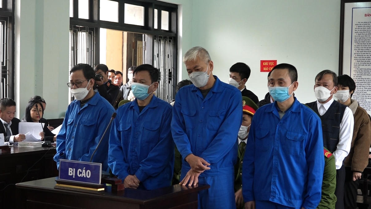 Các bị cáo tại phiên toà. Ảnh: Ngọc Minh - Quốc Bình.
