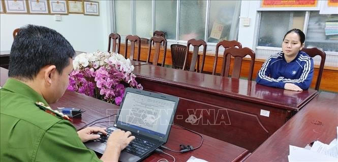 Đối tượng Vũ Thị Kim Phượng tại cơ quan Công an. Ảnh: TTXVN.