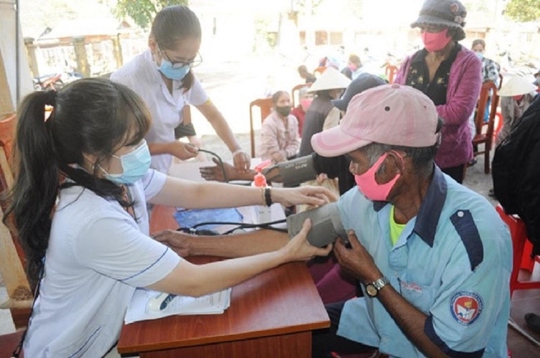 Huyện Lâm Hà tổ chức khám bệnh, phát thuốc miễn phí cho đồng bào DTTS trên địa bàn. Ảnh: Duy Danh.