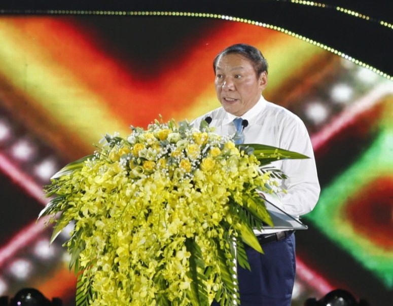 Bộ trưởng Nguyễn Văn Hùng khẳng định, bà con nhân dân dân tộc Thái nói riêng và các dân tộc trong tỉnh Yên Bái nói chung có quyền tự hào về những di sản văn hóa của dân tộc mình. 