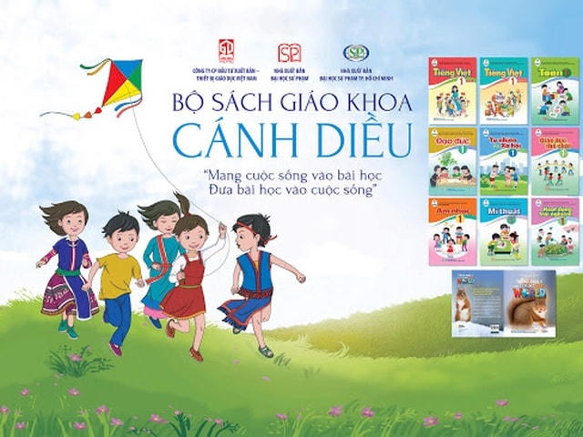 Giá sách giáo khoa tăng mạnh khiến không ít phụ huynh đau đầu.