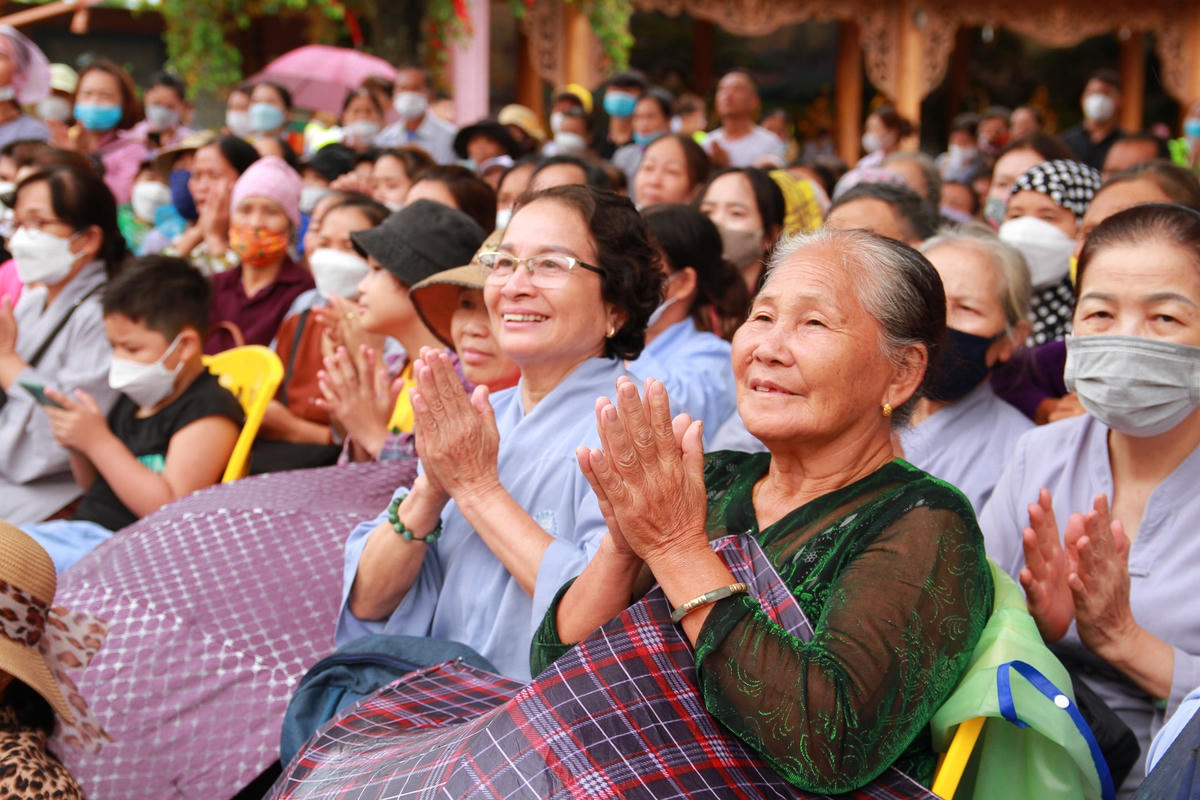 Hàng vạn người về chùa Ba Vàng dự Lễ Vu Lan báo hiếu 2022