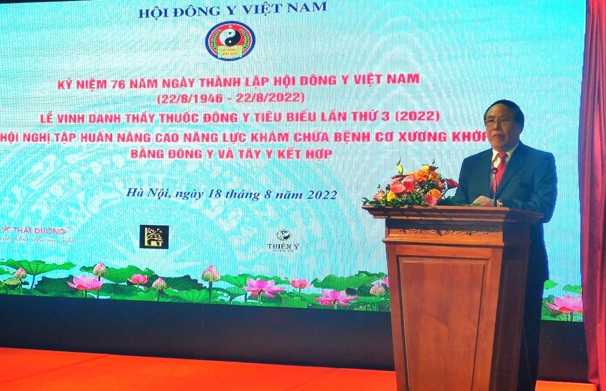 PGS.TS Đậu Xuân Cảnh, Chủ tịch Hội Đông y Việt Nam phát biểu tại buổi lễ.