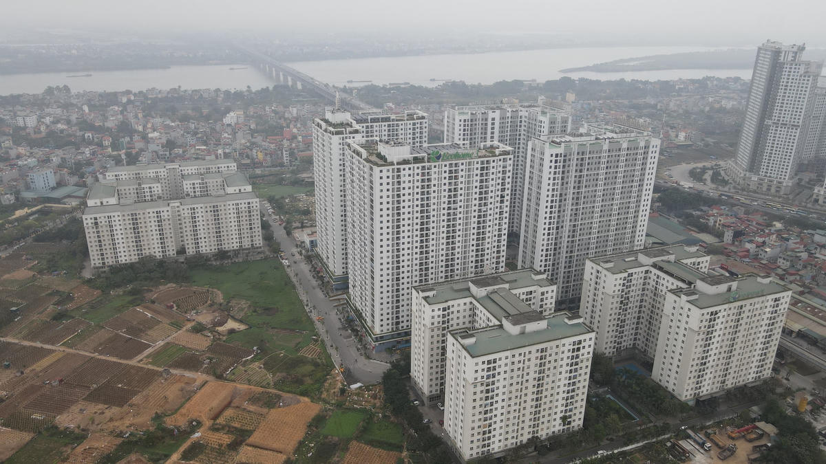 Dù có nhiều chính sách hỗ trợ nhưng việc phát triển nhà ở xã hội, nhà ở cho công nhân vẫn gặp không ít khó khăn. Ảnh: Quang Vinh.
