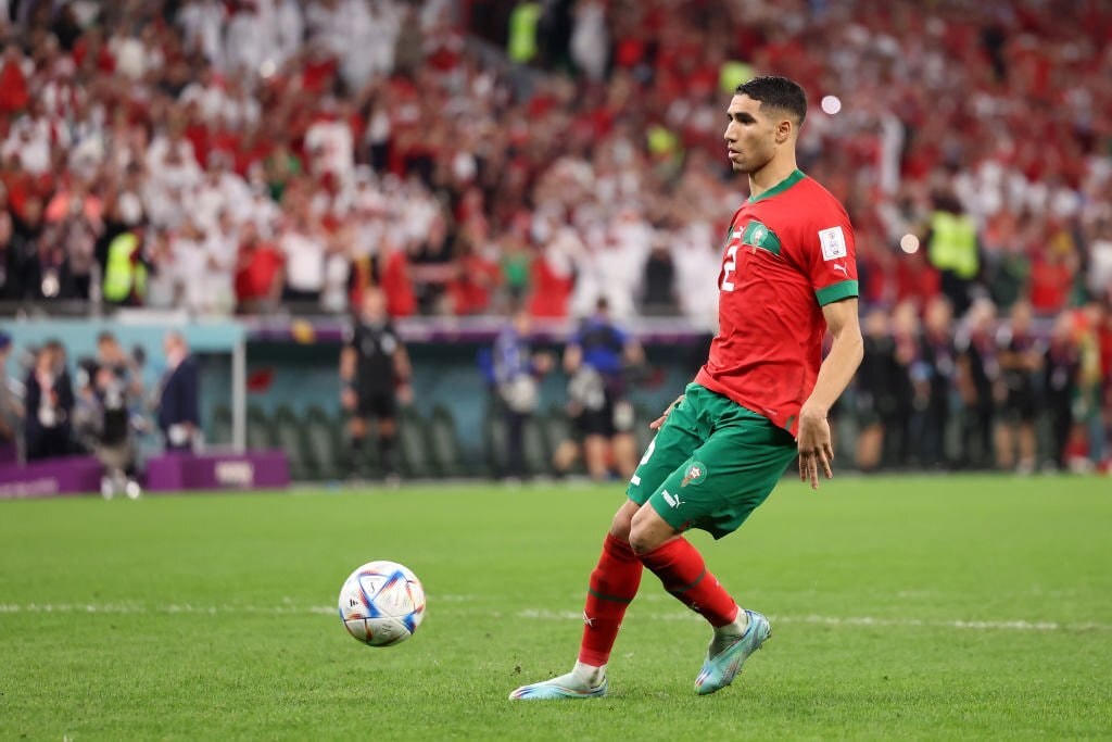 Cú đá panenka đầy lạnh lùng và bình tĩnh của Hakimi mang về tấm vé tứ kết cho Morocco. Ảnh: Getty.