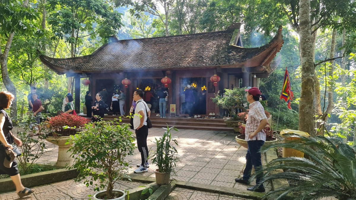 [ẢNH] Hồ Ba Bể - 'Ngọc xanh' giữa núi rừng Đông Bắc