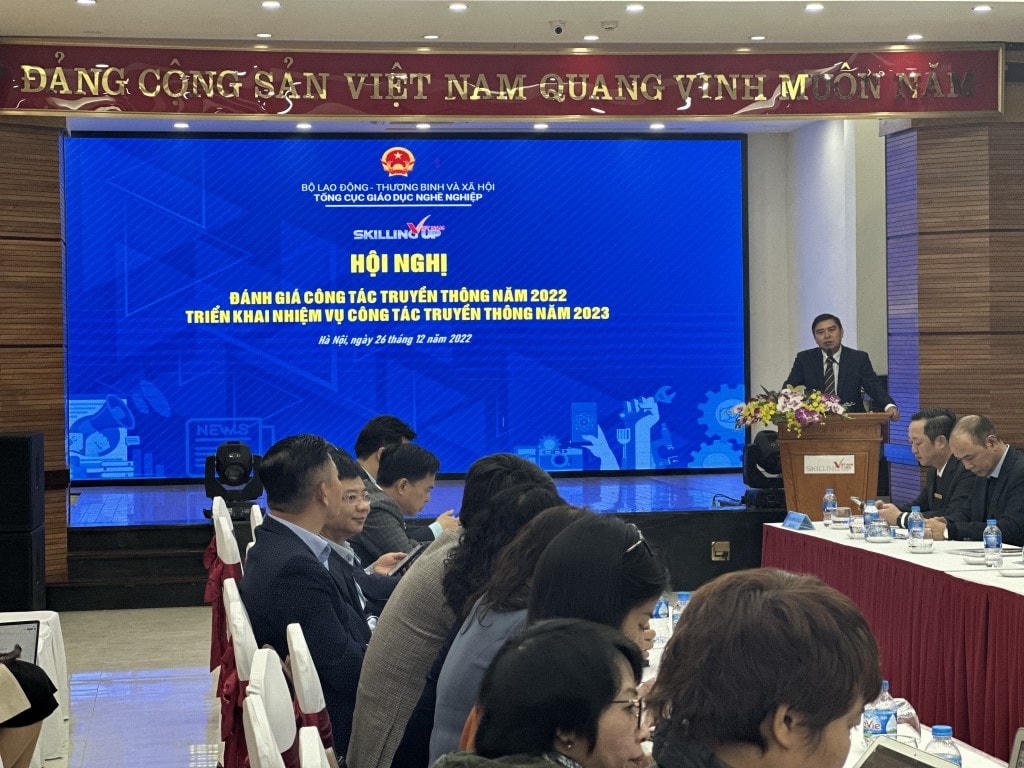 Phó Tổng Cục trưởng Tổng cục GDNN  Phạm Vũ Quốc Bình phát biểu tại hội nghị.
