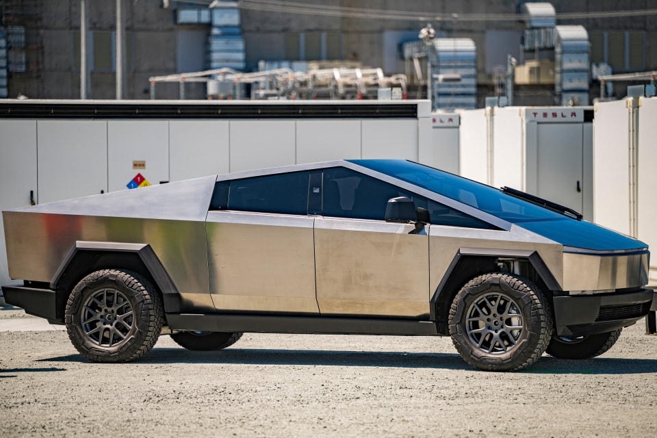 Tesla Cybertruck bị so sánh với khối Lego của một đứa trẻ mới biết đi. Ảnh: Getty.
