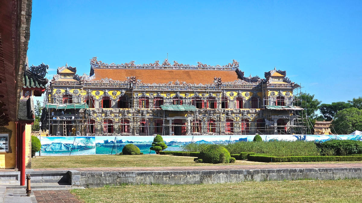 Tuy nhiên, trải qua những biến thiên của thời gian, đến năm 1947 công trình bị phá hủy và trở thành phế tích. Trước thời điểm chưa phục hồi, điện Kiến Trung chỉ còn lại nền móng cũ.