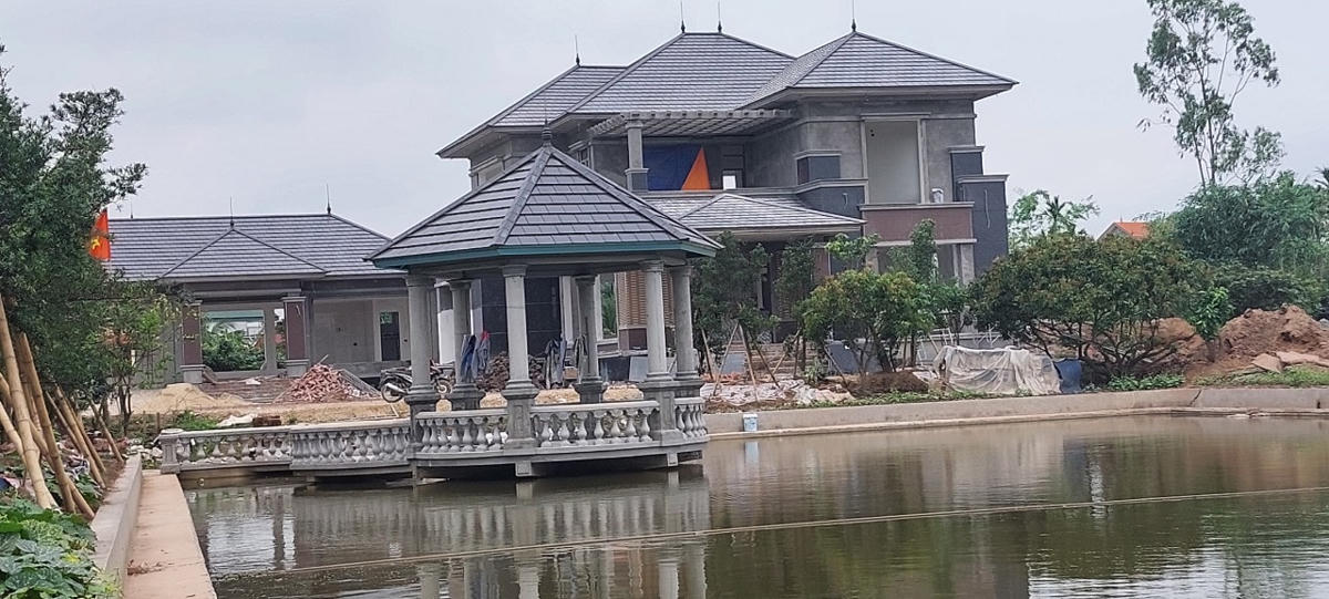 Biệt thự xây trên đất nông trường Quý Cao. 