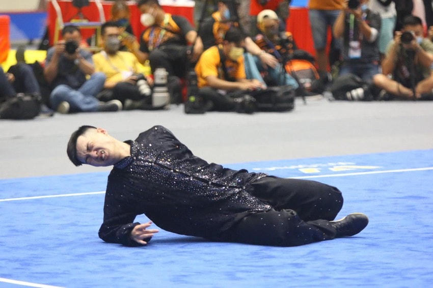 Nhưng đáng tiếc Phương bất ngờ dính chấn thương...