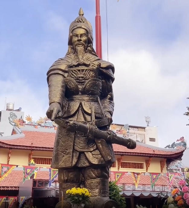 Tượng Đức Thánh Trần tại Đền thờ Đức Thánh Trần Hưng Đạo (quận 1, TP HCM).