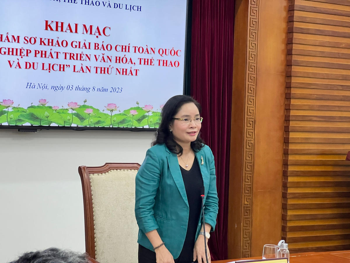 Thứ trưởng Bộ Văn hóa, Thể thao và Du lịch, Trưởng Ban tổ chức Giải thưởng Trịnh Thị Thủy phát biểu tại buổi lễ.