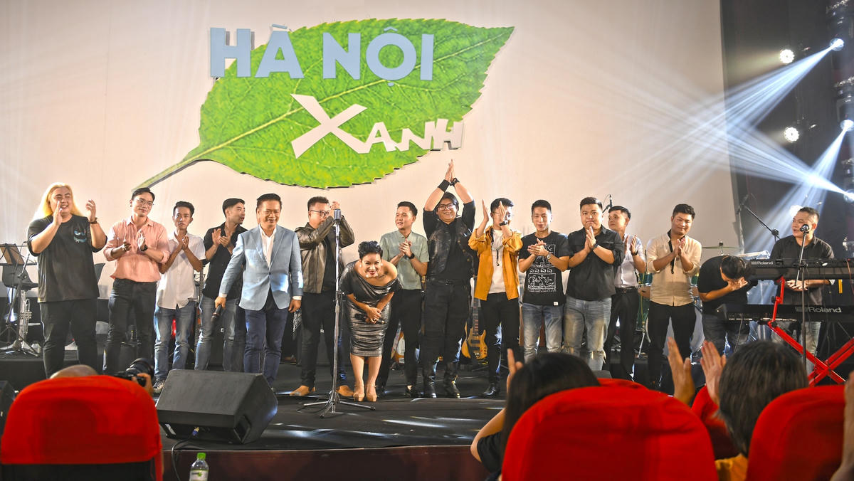 Đặc biệt, chương trình lần này đánh dấu sự kết hợp giữa Ban nhạc Đông Đô và ca sĩ Mỹ Dung.