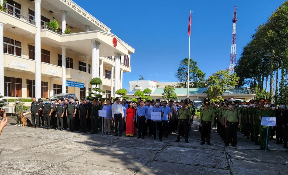 Lực lượng chức năng ra quân kiểm tra, xử lý các hành vi vi phạm pháp luật về lĩnh vực đất đai, lâm nghiệp và xây dựng trên địa bàn TP Phú Quốc.