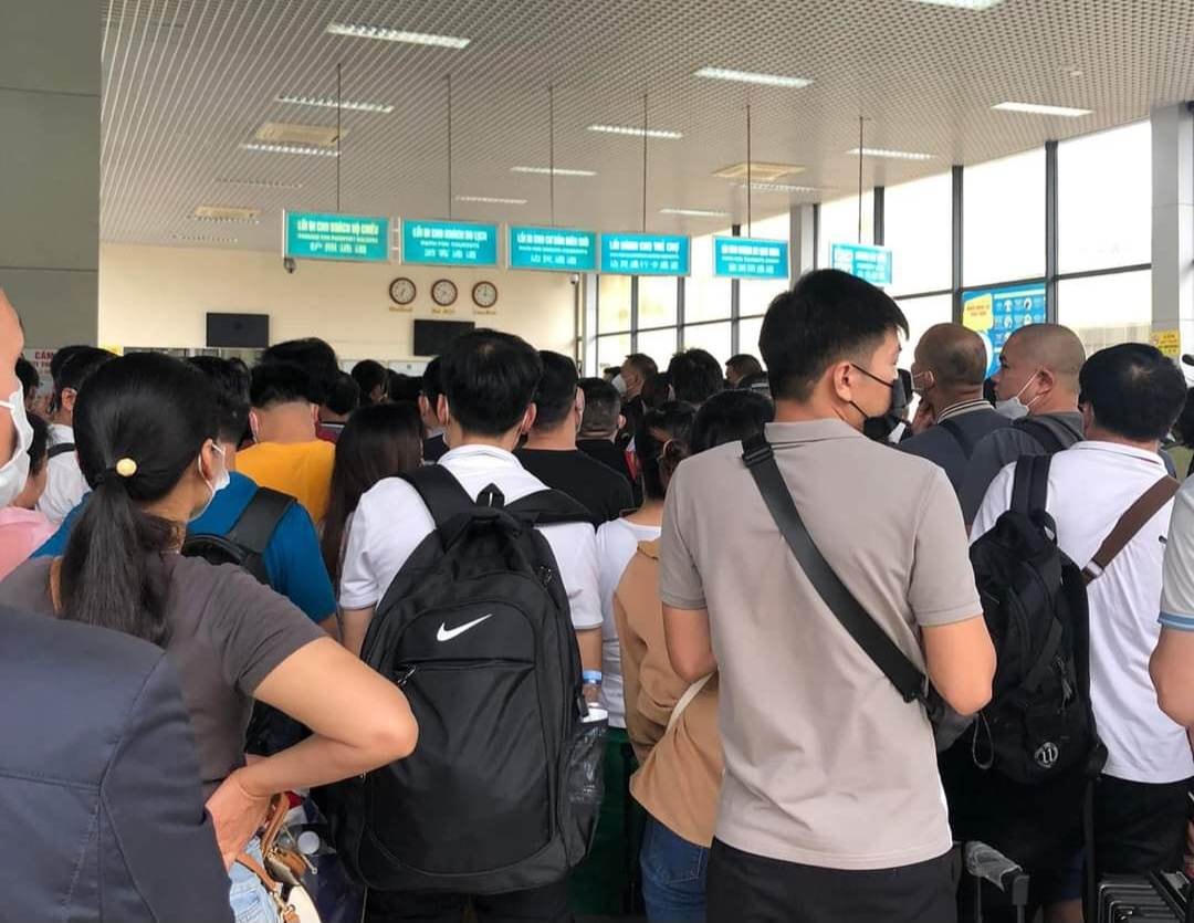 Lượng khách từ Trung Quốc nhập cảnh vào Việt Nam tăng cao trong buổi sáng 29/4.