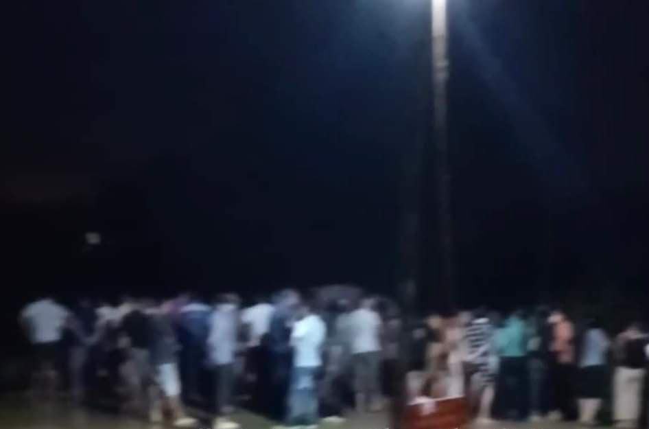 Sau sự việc xảy ra, lãnh đạo huyện Thanh Sơn cùng các cơ quan chức năng đã có mặt. Tuy nhiên, đến 22h25 thi thể của nạn nhân vẫn chưa được tìm thấy