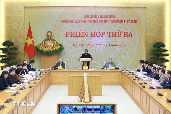 Thủ tướng Phạm Minh Chính chủ trì phiên họp. (Ảnh: Dương Giang/TTXVN) ttxvn-thu-tuong-chu-tri-phien-hop-ban-chi-dao-trung-uong-ve-xoa-nha-tam-nha-dot-nat-1003-2.jpg