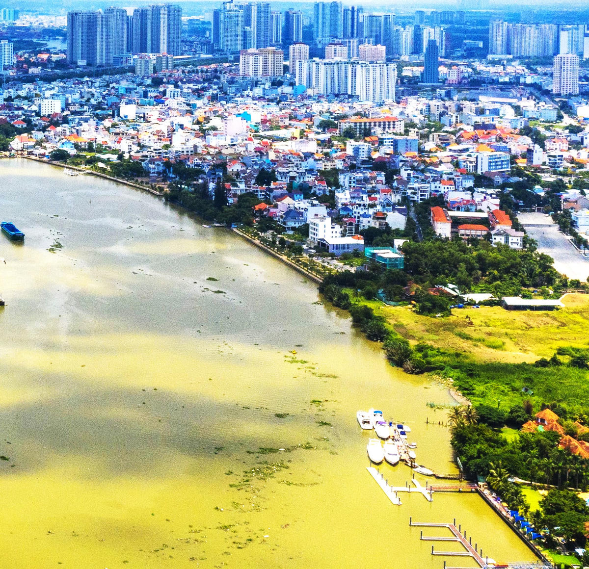 Phần lớn hành lang ven sông Sài Gòn chưa được khai thác hiệu quả.