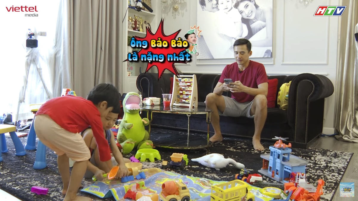Lương Thế Thành phải trông nom 2 cậu con trai cùng trong độ tuổi "khéo nghịch".