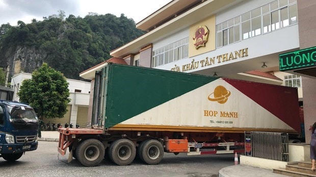 Hàng hóa xuất khẩu sang Trung Quốc qua cửa khẩu Tân Thanh, tỉnh Lạng Sơn. (Ảnh: PV/Vietnam+).