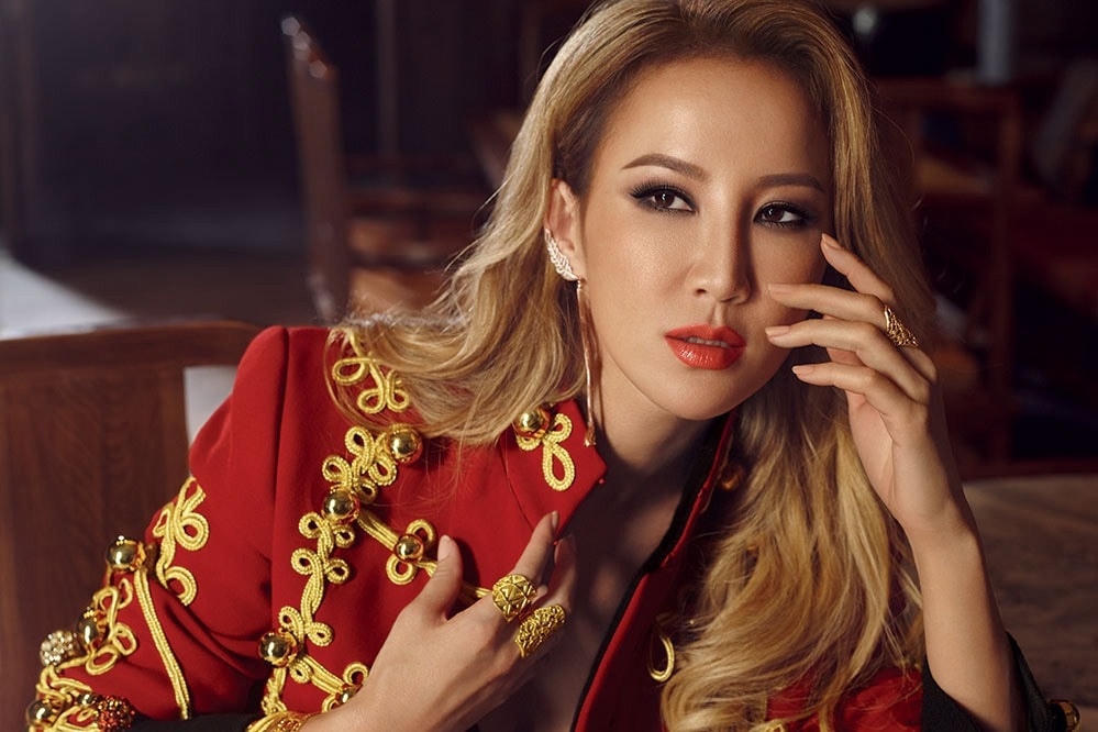 CoCo Lee tự sát ở tuổi 48. 