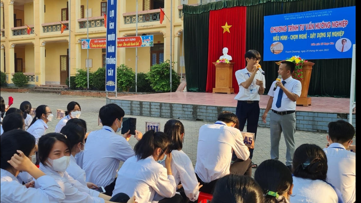 Tư vấn hướng nghiệp cho học sinh THPT.    Ảnh: TL.