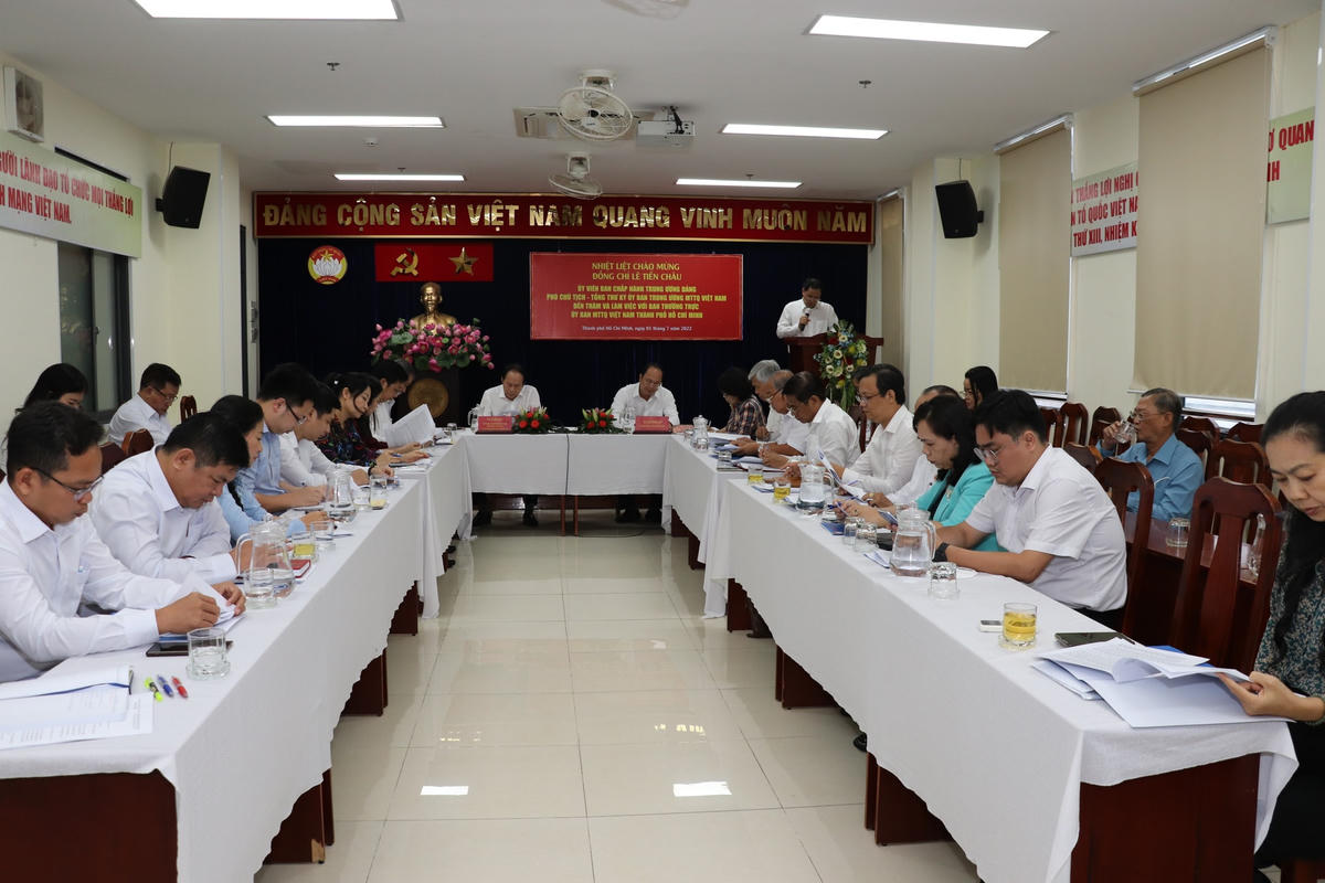 Quang cảnh buổi làm việc.