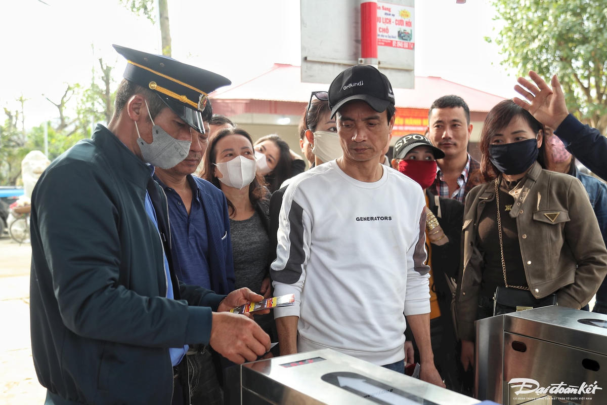 W_chua_huong-le-khanh1.jpg
