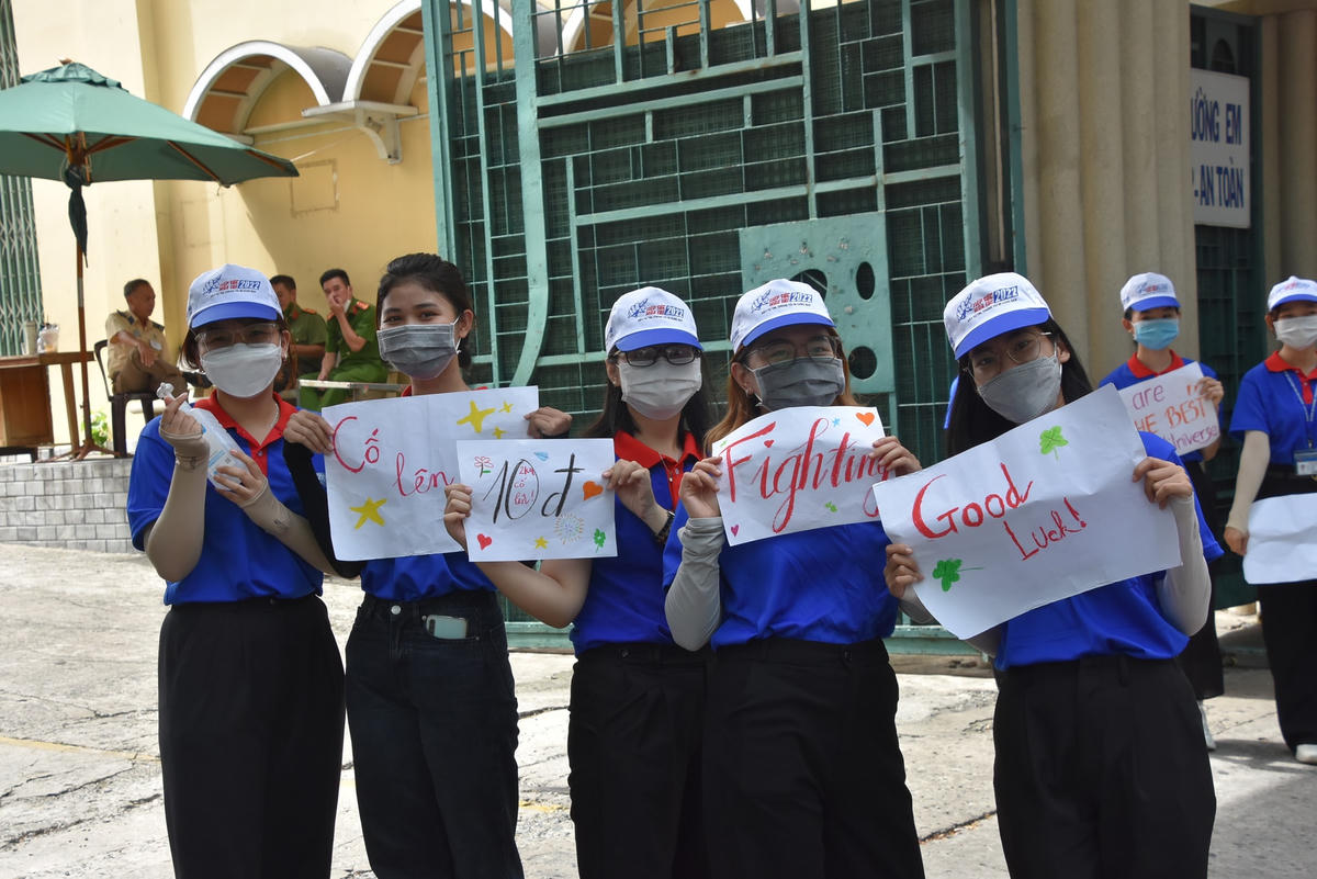 Riêng tại TP HCM, có 158 điểm thi tốt nghiệp THPT 2022, trong đó 71 điểm thi có thí sinh tự do, 87 điểm thi không có thí sinh tự do.