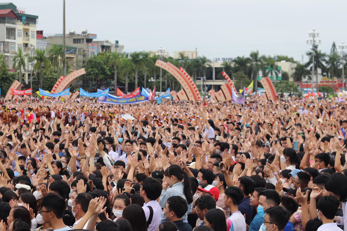 Những tràng pháo tay khi Xuân Mạnh trả lời đúng các câu hỏi.