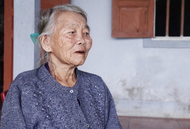 Bà Nguyễn Thị Quỳ nhớ lại, hàng chục năm trước vì cái đói mà người trong làng phải tha phương cầu thực.