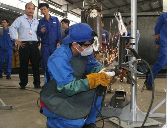 Nguồn nhân lực chất lượng cao vẫn khan hiếm.