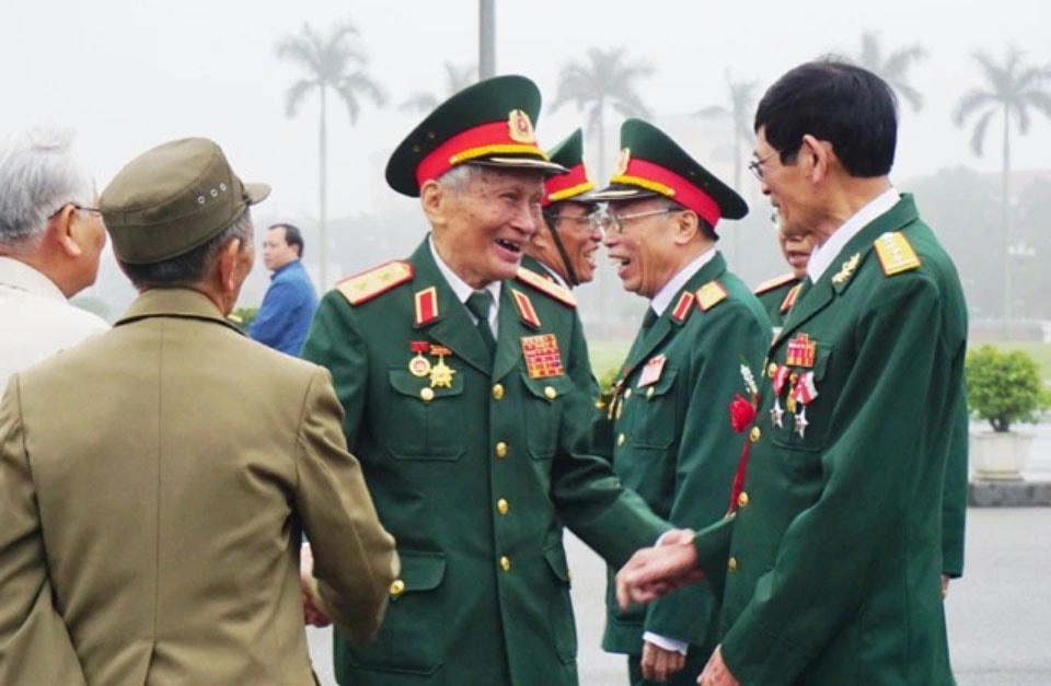 Trung tướng Nguyễn Quốc Thước gặp lại đồng đội, đồng chí của mình nhân dịp kỉ niệm 50 năm Tổng tiến công và nổi dậy Xuân Mậu Thân 1968.  