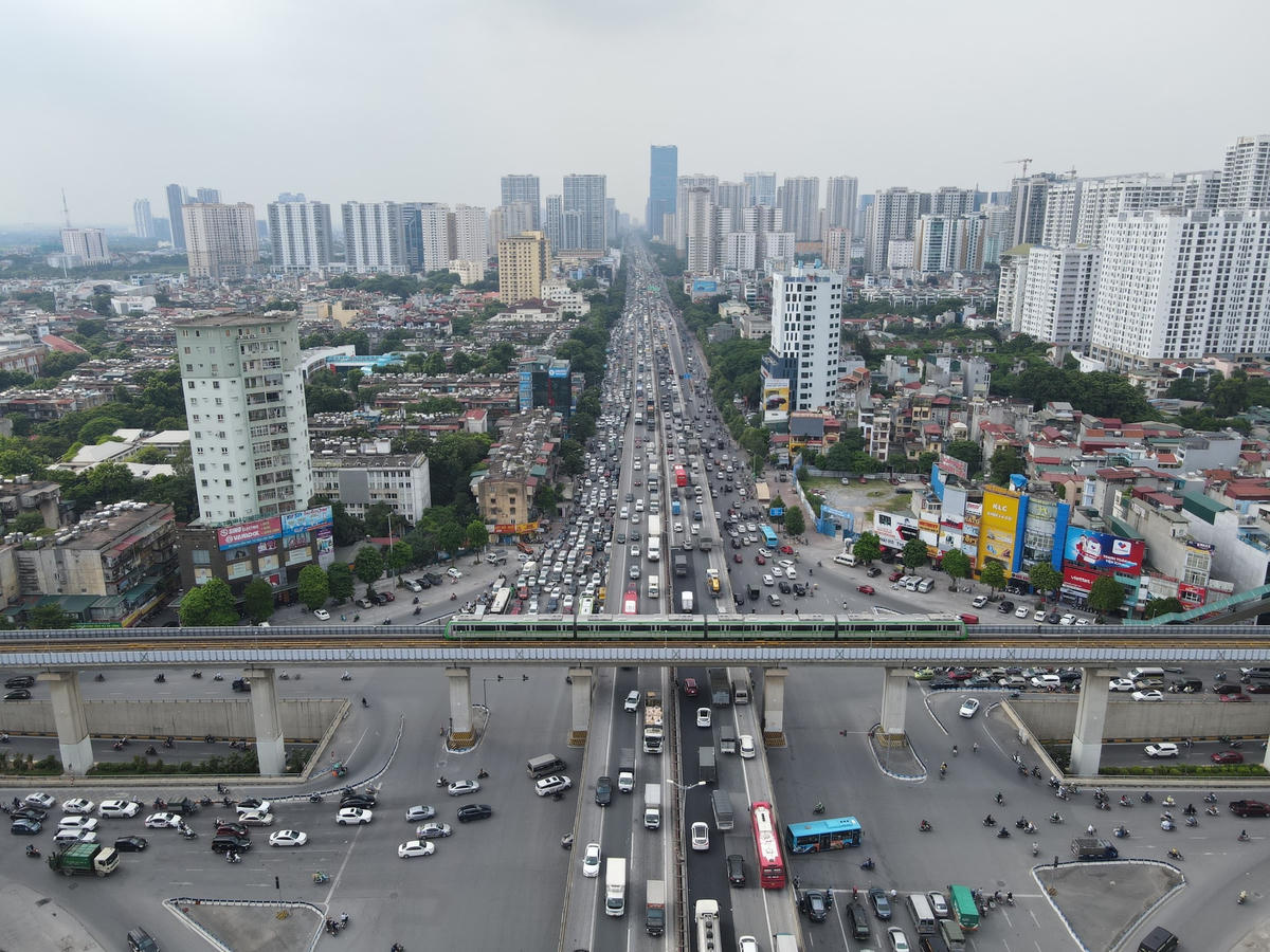 Cùng đó, là nút giao thông hiện đại 4 tầng, đường sắt trên cao, đường vành đai, đường bộ, hầm chui.