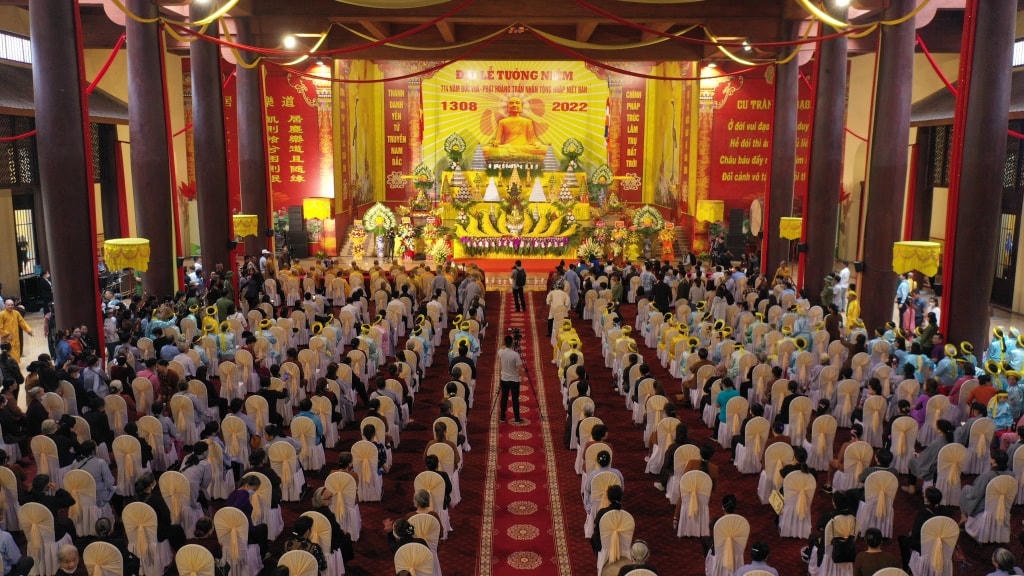 Quang cảnh Đại Lễ tưởng niệm 714 năm Đức vua - Phật hoàng Trần Nhân Tông nhập niết bàn. Ảnh: QMG.
