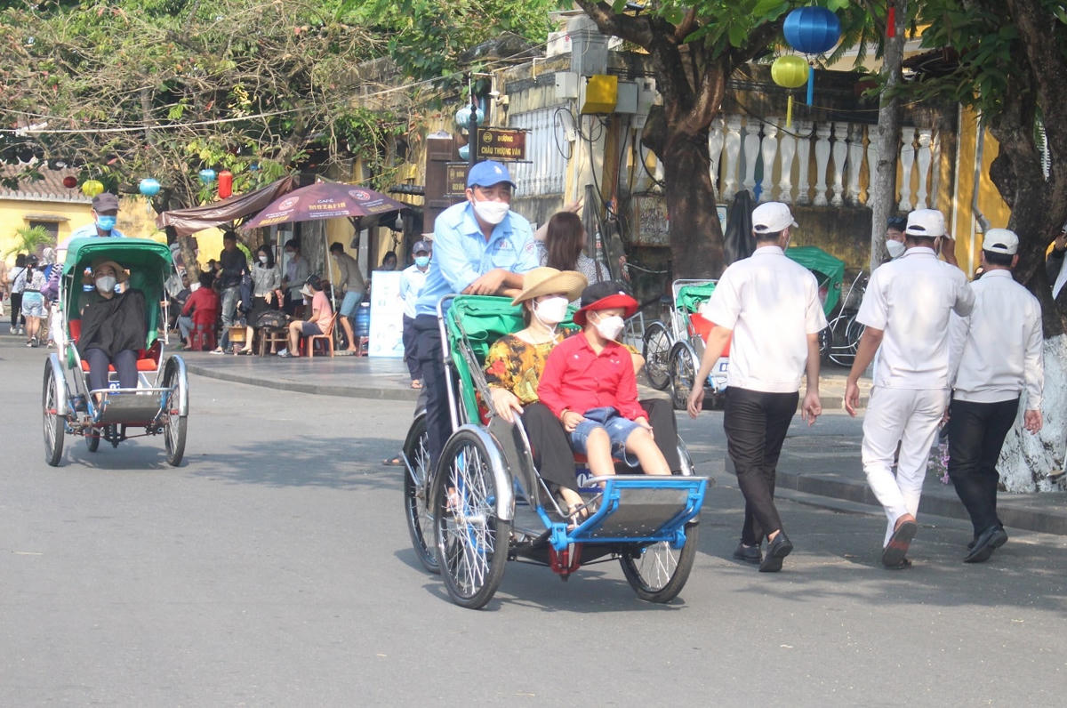 Cuộc sống an bình tại phố cổ Hội An.