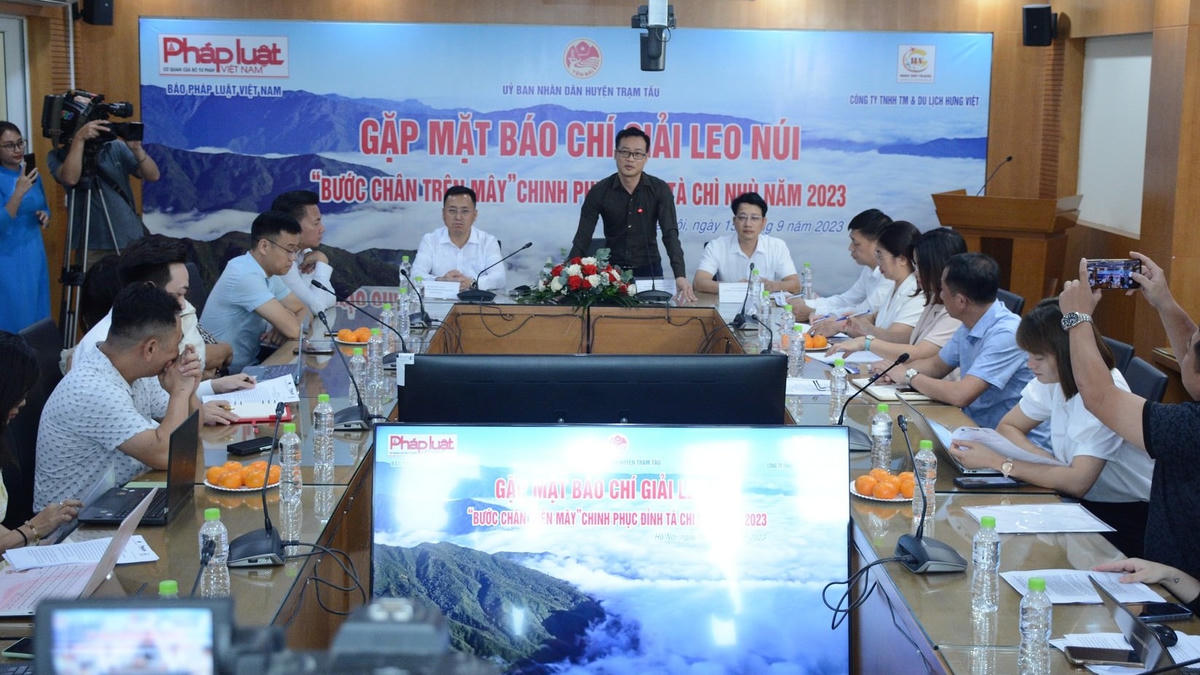 Gặp mặt báo chí giải leo núi "Bước chân trên mây".
