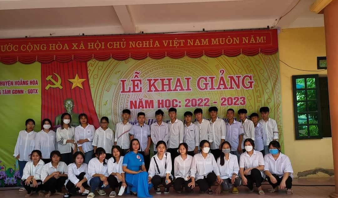 Học sinh Trung tâm GDNN-GDTX huyện Hoằng Hóa vui mừng đón ngày khai giảng.