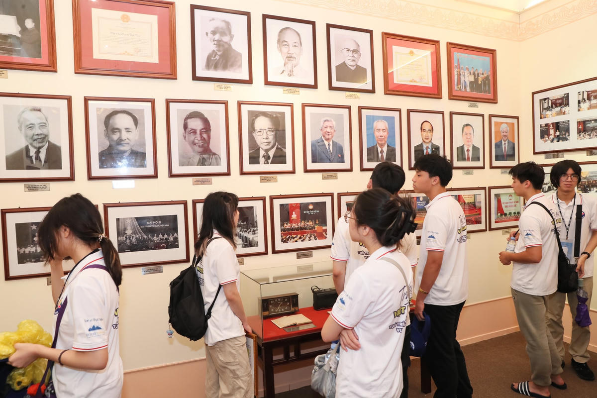 Phó Chủ tịch Hoàng Công Thủy gặp mặt kiều bào trẻ tham dự Trại hè Việt Nam 2023
