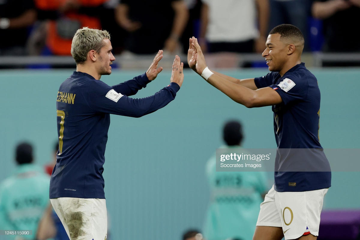 “Song sát” Mbappe (ghi bàn) - Griezmann (kiến tạo). Ảnh: Getty
