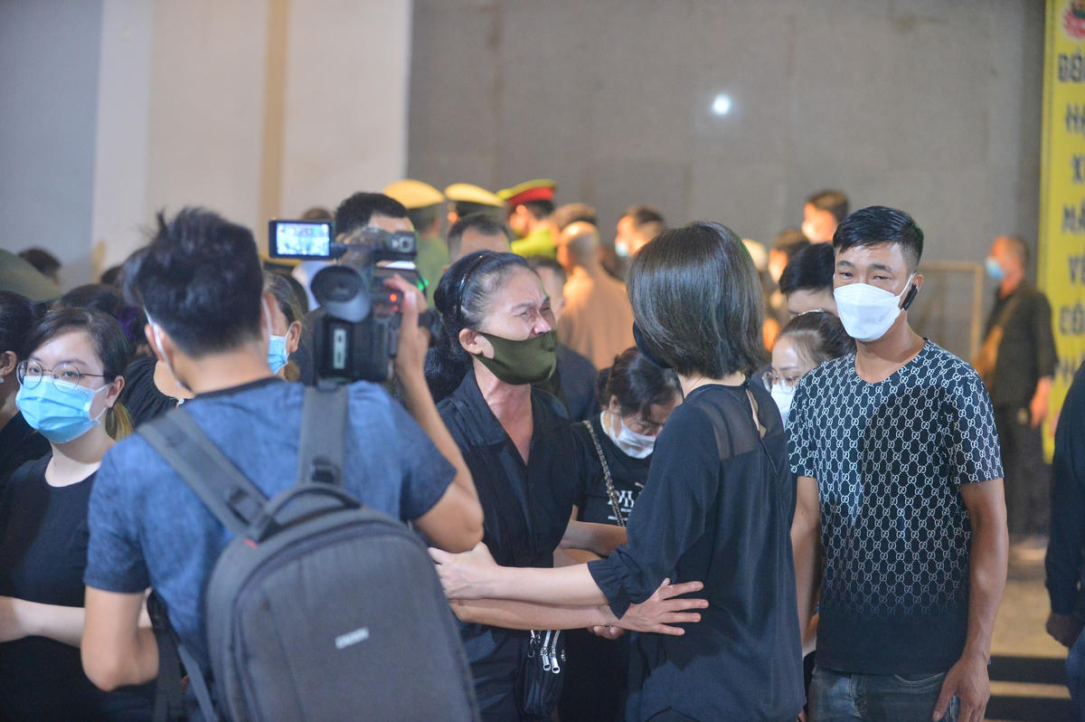 Thi hài 3 liệt sĩ sẽ được di chuyển qua các cung đường: Bệnh viện 198 - Trần Bình - Hồ Tùng Mậu - Phạm Hùng - Trần Duy Hưng - Nguyễn Chí Thanh - Chùa Láng - Láng - Kim Mã - Nguyễn Thái Học - Phan Bội Châu - Hai Bà Trưng - Lê Thánh Tông - Tăng Bạt Hổ - Nhà tang lễ quốc gia.