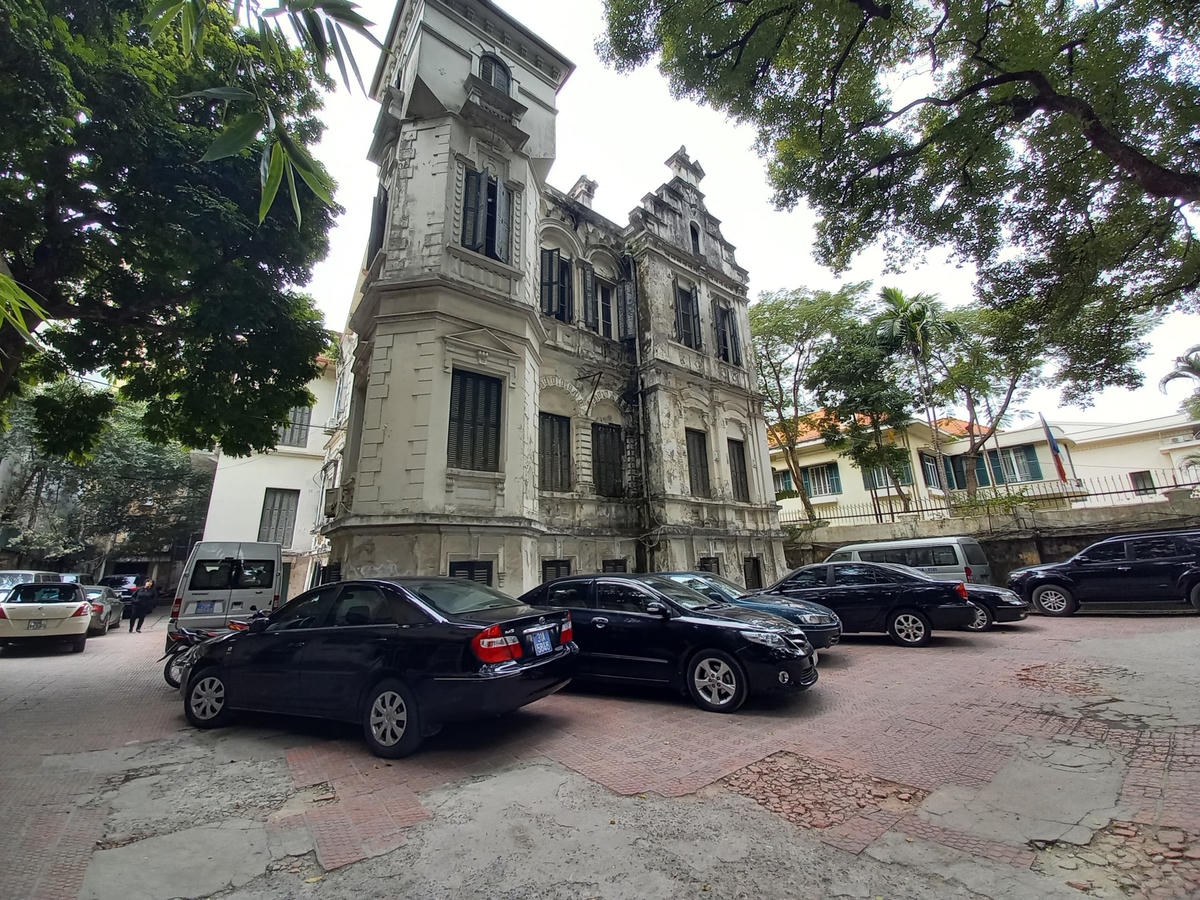 Biệt thự số 51 Trần Hưng Đạo (quận Hoàn Kiếm) vẫn giữ được kiến trúc Pháp đặc trưng.