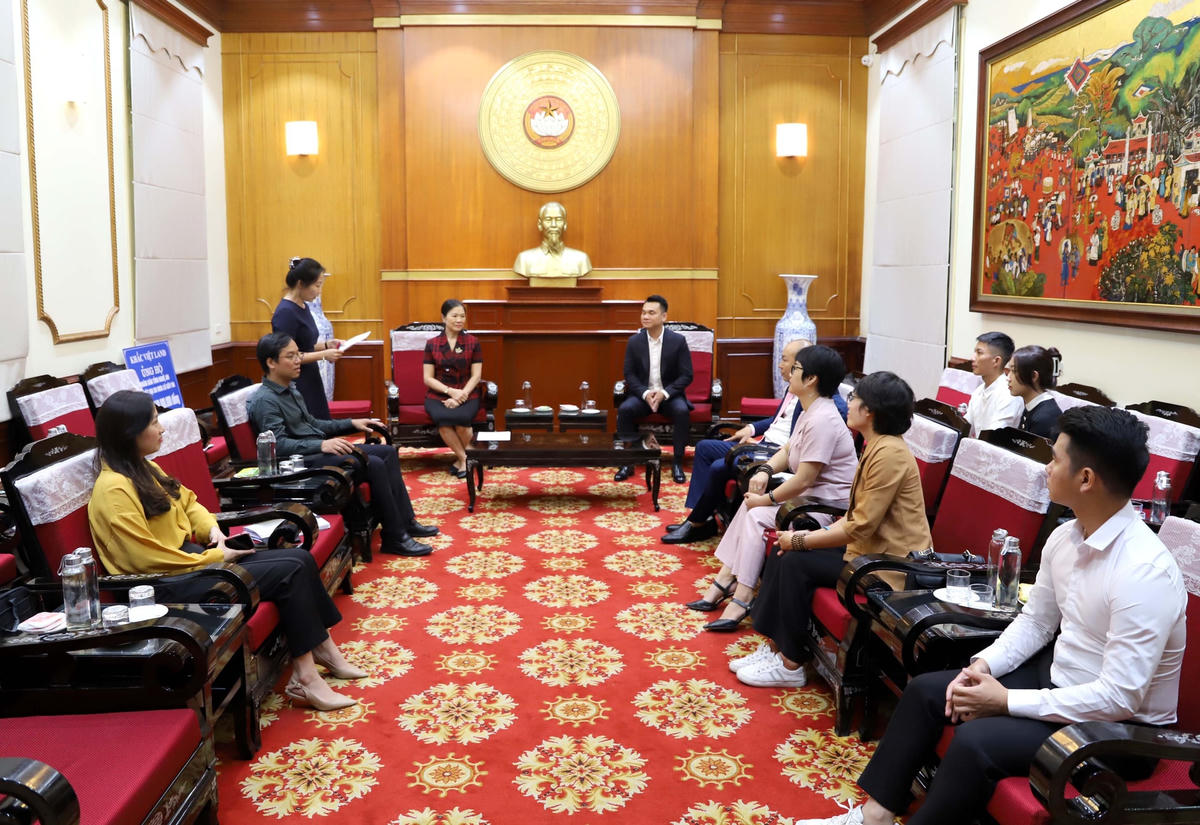 Quang cảnh buổi tiếp nhận.