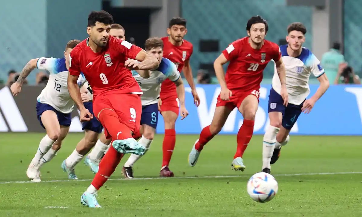 Tiền đạo Mehdi Taremi có bàn thắng thứ 2 cho mình sau pha đá phạt penalty thành công.